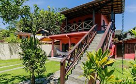Ilhabela, charmosos chalés com ótima localização